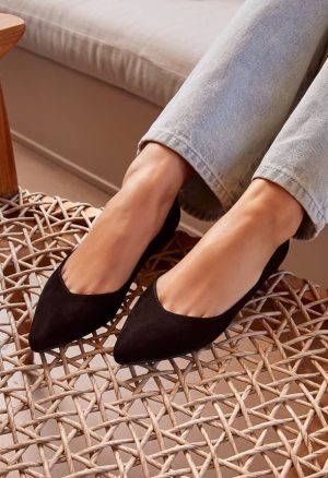 Amanda Pointed Toe Flat