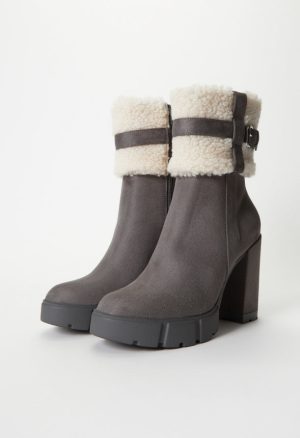 Melania Block Heeled Bootie